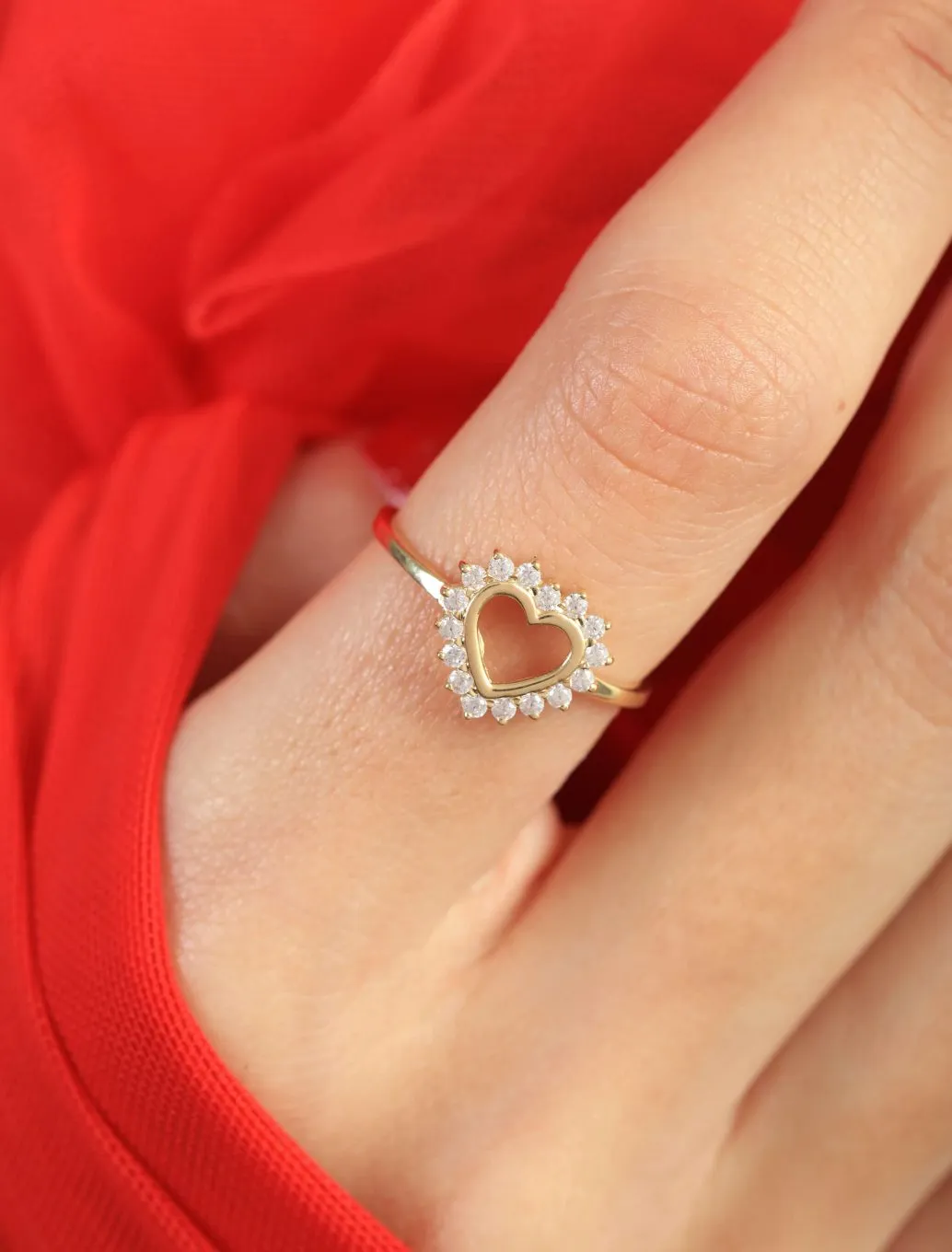 18K Gold Radiant Love Beaming Heart Ring