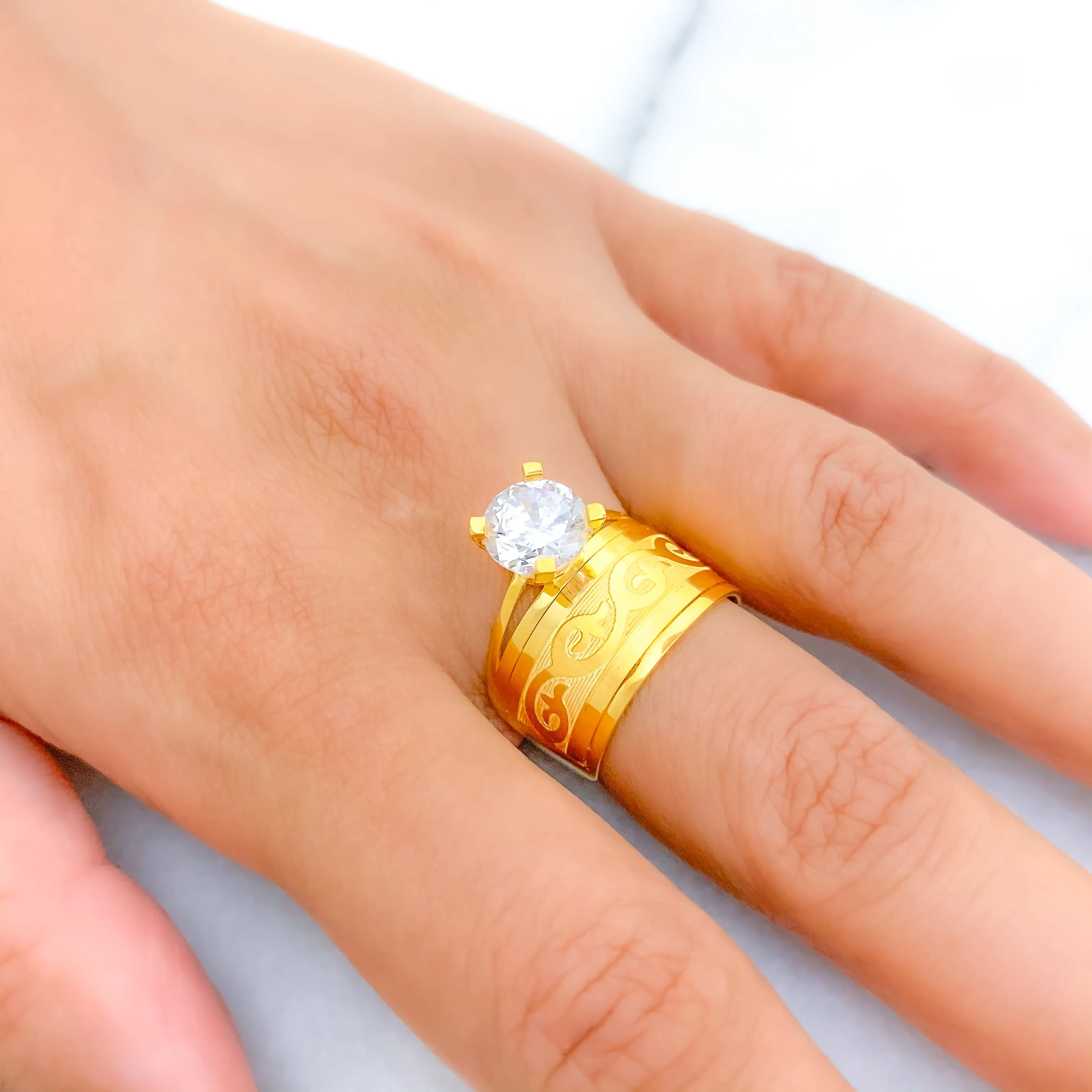 Attractive Vine Motif 22k Gold Ring