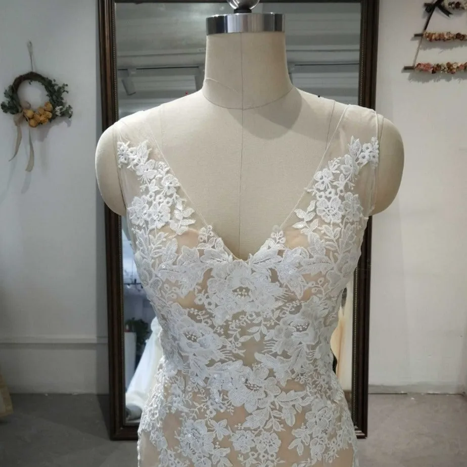 Lace Applique V-Delight